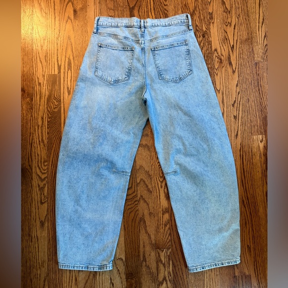 GAP Barrel Jeans Women’s 10 Light Wash High Rise Curved Leg Denim SPR 2025 - Picture 2 of 10